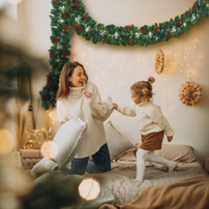 Vánoční girlanda ANDREA s osvětlením, zdobená, 5m, zelená